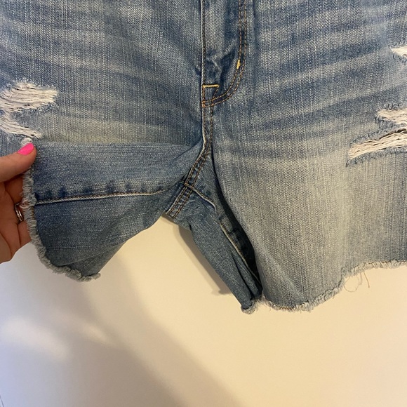 Like new AE shorts - Picture 2 of 5